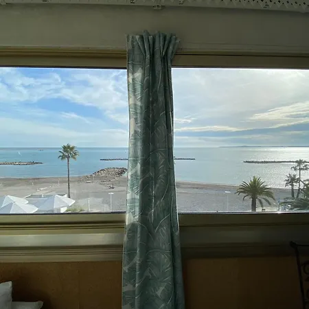 06Bh - Beautiful Seafront Studio Saint-Laurent-du-Var Exterior photo
