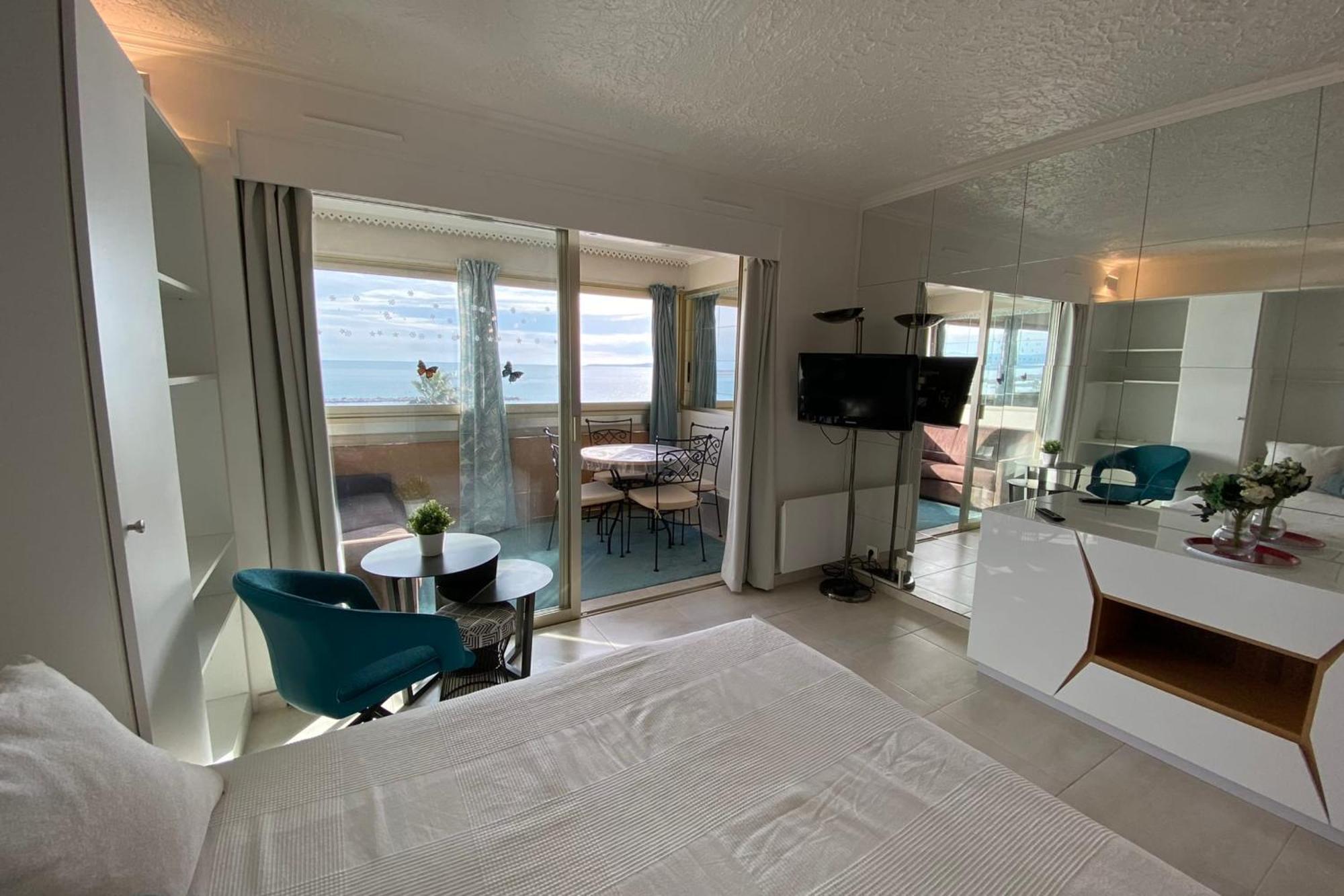 06bh - Beautiful Seafront Saint-Laurent-du-Var